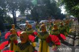 Sejumlah peserta mengikuti Karnaval Budaya Melayu di Pontianak, Kalimantan Barat, Sabtu (19/10/2024). Karnaval tersebut merupakan rangkaian kegiatan dari Festival Melayu ke-13 Kalbar yang diikuti ratusan peserta dari sejumlah kabupaten di Kalimantan Barat. Antara Kalbar/Edo Saputra/Jhw