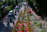 Sejumlah peserta mengikuti Karnaval Budaya Melayu di Pontianak, Kalimantan Barat, Sabtu (19/10/2024). Karnaval tersebut merupakan rangkaian kegiatan dari Festival Melayu ke-13 Kalbar yang diikuti ratusan peserta dari sejumlah kabupaten di Kalimantan Barat. Antara Kalbar/Edo Saputra/Jhw