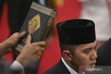 Sekretaris Kabinet Mayor Teddy Indra Wijaya mengucapkan sumpah jabatan saat pelantikan Wakil Menteri Kabinet Merah Putih di Istana Negara, Jakarta, Senin (21/10/2024). Presiden Prabowo Subianto melantik 56 wakil menteri Kabinet Merah Putih periode 2024-2029. ANTARA FOTO/Sigid Kurniawan/mrh/rwa/gp