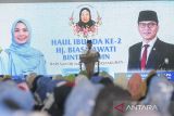 Menteri Desa dan Pembangunan Daerah Tertinggal (Mendes PDT) Yandri Susanto memberikan sambutan saat haul ke-2 Biasmawati dan tasyakuran di Ponpes Bai Mahdi Sholeh Ma'mun, Kabupaten Serang, Banten, Selasa (22/10/2024). Dalam kegiatan haul ke-2 Biasmawati yang merupakan ibunda dari Menteri Desa dan Pembangunan Daerah Tertinggal (Mendes PDT) Yandri Susanto sekaligus tasyakuran atas dilantiknya ia sebagai menteri. ANTARA FOTO/Muhammad Bagus Khoirunas/gp