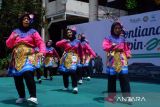 Sejumlah Aparatur Sipil Negara mengikuti Lomba Tari Jepin di Pontianak, Kalimantan Barat, Senin (21/10/2024). Lomba tari jepin yang diikuti ASN dari OPD Pemkot Pontianak tersebut digelar dalam rangka memperingati HUT ke-253 Kota Pontianak. Antara Kalbar/Edo Saputra/Jhw