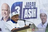 Calon Gubernur Jawa Barat Ahmad Syaikhu menyampaikan pidato politik sebelum Deklarasi bersama simpul Brigade Hurriyatul Ummah untuk pemenangan Jabar Asih di Kota Tasikmalaya, Jawa Barat, Rabu (23/10/2024). Paslon nomor urut 3 Ahmad Syaikhu - llham Habibie berjanji akan melanjutkan program pembangunan untuk masyarakat Jawa Barat. ANTARA FOTO/Adeng Bustomi/agr