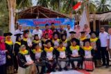 Bupati Erasukma wisuda 47 orang Lansia