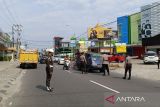 Direktorat Lalu Lintas Polda Bangka Belitung menggelar razia gabungan pemeriksaan kendaraan bermotor di Jalan Depati Hamzah Kelurahan Bacang Pangkalpinang, Jumat (25/10/24). Razia gabungan pemeriksaan kendaraan ini dilaksanakan dalam rangka Operasi Zebra Menumbing 2024.