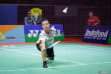 Pebulu tangkis tunggal putri Indonesia Mutiara Ayu Puspitasari mengembalikan kok ke arah pebulu tangkis Malaysia Karupathevan Letshanaa pada semi final Indonesia International Challenge 2024 di Jatim International Expo, Surabaya, Jawa Timur, Sabtu (26/10/2024). Puspitasari melaju ke babak final usai menang dengan skor 21-17, 21-10. Antara Jatim/Rizal Hanafi/um