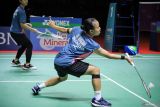 Pebulu tangkis ganda putri Indonesia Arlya Nabila Thesa Munggaran (kanan) dan Az Zahra Ditya Ramadhani (kiri) mengembalikan kok ke arah pebulu tangkis China Taipei Hsieh Pei Shan dan Hung En Tzu pada semi final Indonesia International Challenge 2024 di Jatim International Expo, Surabaya, Jawa Timur, Sabtu (26/10/2024). Munggaran/Ramadhani gagal melaju ke babak final usai kalah dengan skor 15-21 dan 13-21. Antara Jatim/Rizal Hanafi/um