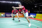 Pebulu tangkis ganda putra Indonesia Rahmat Hidayat (kanan) dan Yeremia Erich Yoche Yacob Rambitan (kiri) mengembalikan kok ke arah pebulu tangkis China Taipei Zhi-Wei He dan Huang Jui-Hsuan pada semi final Indonesia International Challenge 2024 di Jatim International Expo, Surabaya, Jawa Timur, Sabtu (26/10/2024). Rambitan/Hidayat melaju ke babak final usai menang dengan skor 16-21, 21-18, dan 21-19. Antara Jatim/Rizal Hanafi/um