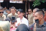 Wapres Gibran tinjau uji coba battery tram di Stasiun Purwosari