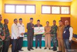 Pemkab Solok serahkan bantuan untuk korban bencana longsor