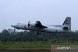 Pesawat Fokker F-50 intai maritim milik Republic of Singapore Air Force (RSAF) lepas landas dari Lanud Supadio di Kabupaten Kubu Raya, Kalimantan Barat, Kamis (31/10/2024). TNI AU dan Republic of Singapore Air Force (RSAF) atau militer udara Singapura menggelar latihan bersama dengan sandi Camar Indopura 28/24 di sekitar Selat Karimata guna mengasah kemampuan dalam menjaga keamanan di wilayah maritim sekaligus mempererat hubungan bilateral antar kedua Angkatan Udara. ANTARA FOTO/Jessica Wuysang