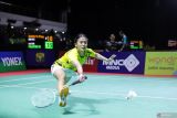 Pebulu tangkis tunggal putri Indonesia Ni Kadek Dhinda Amartya Pratiwi mengembalikan kok ke arah lawannya pebulu tangkis China Taipei Hung Yi-Ting pada babak perempat final Indonesia Masters II Super 100 2024 di Jatim International Expo, Surabaya, Jawa Timur, Jumat (1/11/2024). Dhinda melaju ke babak semi final usai menang dengan skor 21-18, 16-21, dan 21-17. Antara Jatim/Rizal Hanafi/um