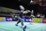 Pebulu tangkis ganda campuran Indonesia Marwan Faza (kiri) dan Aisyah Salsabila Putri (kanan) mengembalikan kok ke arah pebulu tangkis Indonesia Verrell Yustin Mulia dan Priskila Venus Elsadai saat semifinal Indonesia Masters II Super 100 2024 di Jatim International Expo, Surabaya, Jawa Timur, Sabtu (2/11/2024). Marwan dan Aisyah berhasil melaju ke babak final usai menang dengan skor 21-15 dan 21-8. ANTARA Jatim/Rizal Hanafi/mas.