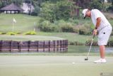 Pegolf Brillian Elang Sena Mahagiri melakukan pukulan green pada turnamen golf Jotosen Spectacular Wali Kota Surabaya Cup di Ciputra Golf & Family Club, Surabaya, Jawa Timur, Jumat (8/11/2024). Turnamen tersebut diikuti 43 pegolf dari kelas junior A dan B serta pegolf amatir yang berusia dibawah 24 tahun guna menjaring potensi dan meningkatkan poin internasional. Antara Jatim/Rizal Hanafi/um