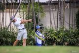 Pegolf Timothy Nathan Suryanto melakukan pukulan tee off pada turnamen golf Jotosen Spectacular Wali Kota Surabaya Cup di Ciputra Golf & Family Club, Surabaya, Jawa Timur, Jumat (8/11/2024). Turnamen tersebut diikuti 43 pegolf dari kelas junior A dan B serta pegolf amatir yang berusia dibawah 24 tahun guna menjaring potensi dan meningkatkan poin internasional. Antara Jatim/Rizal Hanafi/um