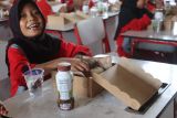 Polres bagikan makanan bergizi gratis ke siswa SD di Lampung Selatan