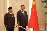 Presiden Prabowo Subianto (kiri) dan Presiden Xi Jinping mengikuti upacara kenegaraan di Balai Besar Rakyat, Beijing, China pada Sabtu (09/11/2024). Setelah menghadiri upacara kenegaraan, Presiden Prabowo dan Presiden Xi Jinping melakukan pertemuan bilateral dan menyaksikan penandatangan Nota Kesepahaman antara para menteri kedua negara. ANTARA FOTO/Desca Lidya Natalia/wsj.