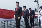 Ketua MPR Muzani tabur bunga ke laut dari kapal TNI