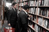Prabowo sempatkan mampir ke toko buku di sela kunjungan kerja di AS