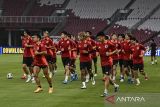 Pesepak bola Timnas Jepang berlari saat menjalani sesi latihan resmi di Stadion Utama Gelora Bung Karno, Senayan, Jakarta, Kamis (14/11/2024). Latihan resmi tersebut merupakan persiapan Timnas Jepang yang bertanding melawan Timnas Indonesia dalam laga Grup C Babak Ketiga Kualifikasi Piala Dunia 2026 pada Jumat (15/11). ANTARA FOTO/Aprillio Akbar/tom/gp