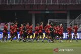 Pesepak bola Timnas Jepang berlari saat menjalani sesi latihan resmi di Stadion Utama Gelora Bung Karno, Senayan, Jakarta, Kamis (14/11/2024). Latihan resmi tersebut merupakan persiapan Timnas Jepang yang bertanding melawan Timnas Indonesia dalam laga Grup C Babak Ketiga Kualifikasi Piala Dunia 2026 pada Jumat (15/11). ANTARA FOTO/Aprillio Akbar/tom/gp