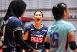 Pevoli Petrokimia Gresik Pupuk Indonesia Dhea Cahya Pitaloka (tengah) berselebrasi usai mencetak poin atas lawannya Bank Jatim pada pertandingan Final Four Livoli Divisi Utama di GOR Tri Dharma, Gresik, Jawa Timur, Jumat (15/11/2024). Petrokimia Gresik Pupuk Indonesia mengalahkan Bank Jatim dengan skor 3-0 (25-19, 25-21, dan 25-20). Antara Jatim/Rizal Hanafi/um