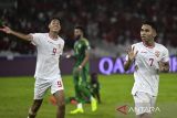 Pesepak bola Timnas Indonesia Marselino Ferdinan (kanan) berselebrasi usai mencetak gol ke gawang Timnas Arab Saudi pada pertandingan Grup C putaran ketiga Kualifikasi Piala Dunia 2026 Zona Asia di Stadion Utama Gelora Bung Karno, Senayan, Jakarta, Selasa (19/11/2024). Indonesia berhasil mengalahkan Arab Saudi dengan skor 2-0. ANTARA FOTO/Rivan Awal Lingga/mrh/Spt/gp