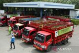 Supir truk bersiap mengakut tabung  gas elpiji subsidi ukuran 3 kilogram di Stasiun Pengisian dan Pengangkutan Bulk Elpiji (SPPBE) , kabupaten Aceh Besar, Aceh, Selasa ( 19/11/2024). PT Pertamina Patra Niaga Aceh  memastikan kesiapan layanan distribusi gas elpiji subsidi 3 kilogram dan menjamin kebutuhan konsumen menjelang Natal 2024 dan Tahun  Baru 2025 di provinsi Aceh dengan  ketersediaan kouta gas epiji subsidi sebanyak  116.000  Metrik Ton (MT) atau naik satu persen dibanding tahun sebelumnya dan selain PT Pertamina juga telah mengajukan usulan penambahan gas elpiji subsidi berdasarkan  pemintaan Pemerintahan Aceh sebanyak 10.250 Metrik Ton (MT). ANTARA FOTO/Ampelsa.