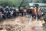 Jalan Raya Sukabumi-Sagaranten bisa dilalui pascalongsor