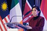 Menteri Komunikasi dan Digital Meutya Hafid menyampaikan pidato inspiratif pada World Public Relations Forum (WPRF) 2024 di Nusa Dua, Badung, Bali, Rabu (20/11/2024). Menkomdigi menyampaikan pandangannya mengenai Membangun Identitas Nasional dan Membentuk Persepsi Global dalam forum yang dihadiri 1.400 peserta dari 22 negara tersebut. ANTARA FOTO/Nyoman Hendra Wibowo/wsj.