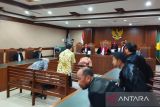 Majelis hakim tunda sidang putusan kasus dugaan korupsi Balai KA