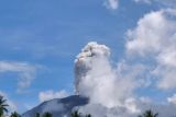 Update kondisi Gunung Ibu terbaru, ledakan abu setinggi dua km pukul 08.49 WIT