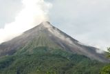 Masyarakat diminta tidak dekati radius 2,5 kilometer Gunung Karangetang