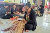 Astra Agro gandeng UMKM promosikan anyaman rotan khas Dayak Tomun