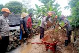 Dua rumah warga Karangsari Banyumas terancam terkena longsor