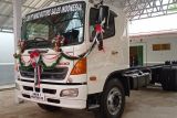 Hino berikan bantuan truk untuk SMKN  1 Belitang III OKU Timur