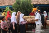 Pemkot Pekalongan-koperasi salurkan makan bergizi berbahan  ikan laut