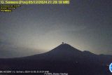 Semeru beberapa kali erupsi pada Kamis malam