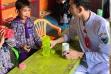 Menelan obat sembarangan bisa berdampak risiko keracunan pada anak