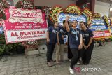  Tim auditor berswafoto saat ulang tahun Antara ke-87 di Kantor Biro Antara Banten, Kota Serang, Banten, Jumat (13/12/2024). ANTARA FOTO/Sulthony Hasanuddin/gp