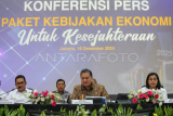 Konferensi pers paket kebijakan ekonomi