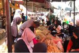 Pempek Tumpah Pasar 16 Palembang, sensasi kuliner Jembatan Ampera