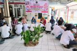 Narapidana Lapas Suliki lakukan tradisi basuh kaki ibu peringati Hari Ibu ke-96