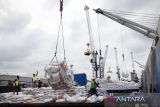 PT Pelindo Multi Terminal (SPMT) Branch Belawan memfasilitasi bongkar beras BULOG sebanyak 9.000 ton yang diangkut kapal MV Sea Noble yang  sandar di Pelabuhan Belawan, Senin (23/12/2024). Berdasarkan data dari SPMT Branch Belawan telah menangani bongkar beras BULOG sebanyak 20 kali dengan total muatan mencapai 176.882 ton untuk memenuhi kebutuhan pangan di Sumatra Utara.