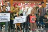 Bank Jateng Purwodadi serahkan bantuan kepada disabilitas