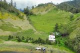 Foto udara tempat berkemah Ranu Kumbolo di Kawasan Taman Nasional Bromo Tengger Semeru (TNBTS), Lumajang, Jawa Timur, Senin (23/12/2024). Menteri Kehutanan bersama, Dirjen KSDAE dan Kepala Balai Besar TNBTS secara resmi membuka kembali pendakian Gunung Semeru dengan ketentuan kuota pendakian 200 orang per hari, batasan usia minimal 10 tahun dan maksimal 70 tahun, juga batas pendakian dibatasi hingga Ranu Kumbolo. Antara Jatim/Irfan Sumanjaya/um