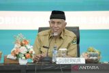 Gubernur Mahyeldi Serahkan Penghargaan bagi Nagari Terbaik dalam Pengimplementasian ABS-SBK 2024