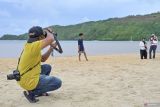 Terpopuler: Kunjungan wisata di Mandalika naik, rupiah melemah hingga longsor di jalur Pacet-Cangar