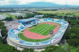 Foto udara progres renovasi Stadion Kanjuruhan di Kepanjen, Kabupaten Malang, Jawa Timur, Selasa (31/12/2024). Kementerian Pekerjaan Umum (PU) mengungkapkan progres renovasi Stadion Kanjuruhan dengan anggaran Rp357,84 miliar berkapasitas 21.603 orang tersebut telah mencapai 99,5 persen dan ditargetkan selesai secara keseluruhan pada akhir 2024. ANTARA Jatim/Irfan Sumanjaya/mas.