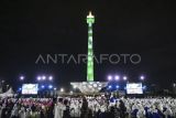 Sejumlah umat islam menghadiri malam muhasabah, zikir, dan doa akhir tahun di Monas, Jakarta, Senin (30/12/2024). Pemerintah Provinsi DKI Jakarta menggelar malam muhasabah berupa zikir dan doa akhir tahun 2024 untuk mengevaluasi tindakan selama tahun 2024 serta untuk meminta keberkahan dan kebaikan di tahun 2025. ANTARA FOTO/Hafidz Mubarak A/rwa.