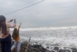 BMKG sebut tinggi gelombang laut Banten capai empat meter